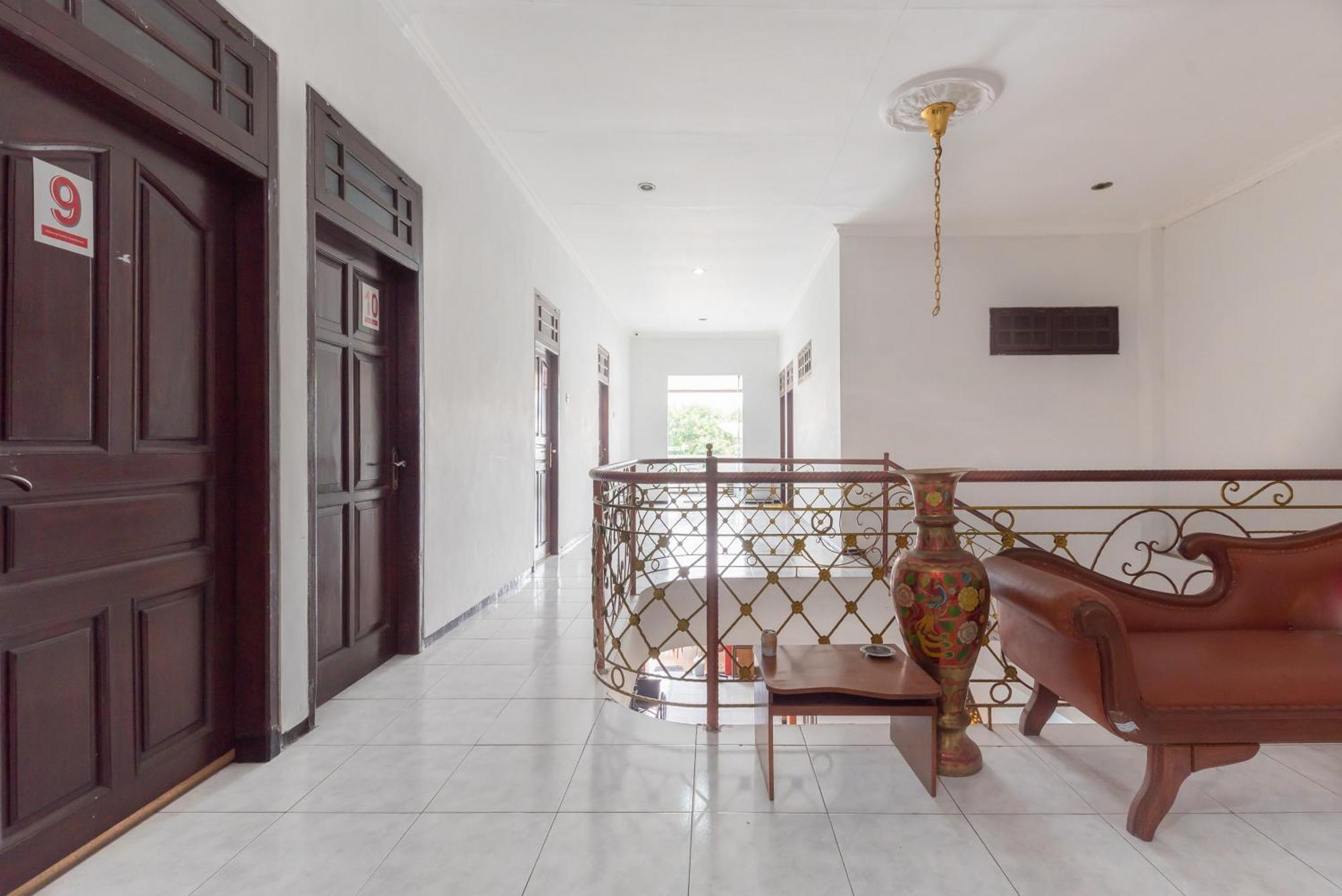 Reddoorz At Ciliwung Guest House Syariah Malang Ngoại thất bức ảnh