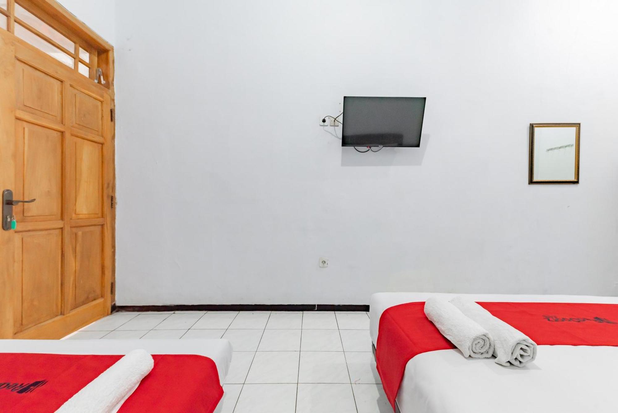 Reddoorz At Ciliwung Guest House Syariah Malang Ngoại thất bức ảnh