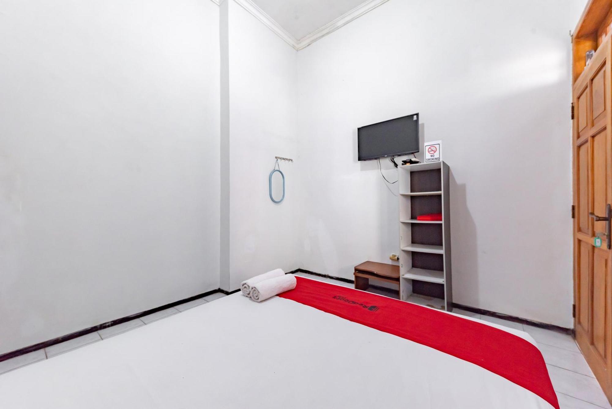 Reddoorz At Ciliwung Guest House Syariah Malang Ngoại thất bức ảnh