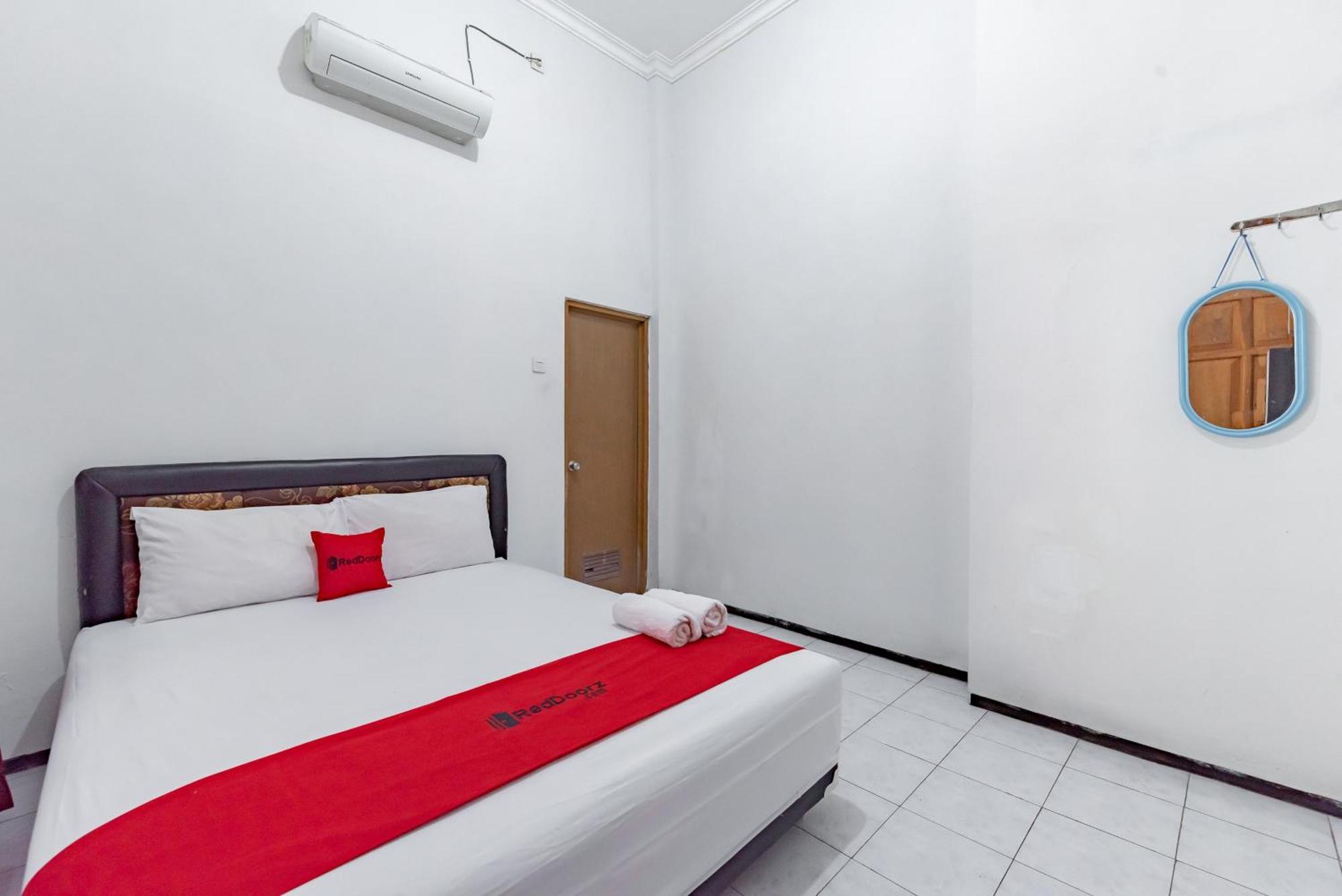 Reddoorz At Ciliwung Guest House Syariah Malang Ngoại thất bức ảnh