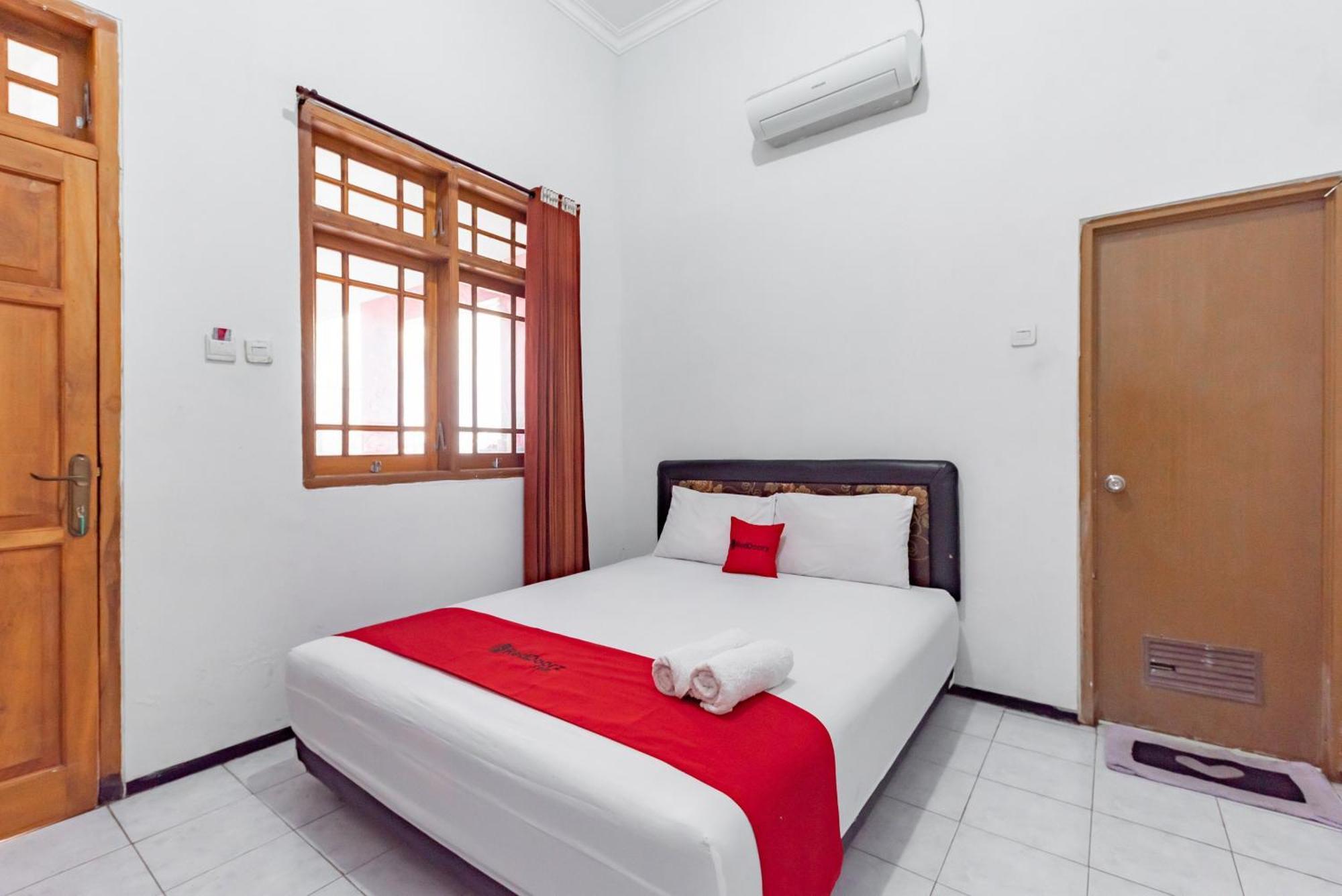 Reddoorz At Ciliwung Guest House Syariah Malang Ngoại thất bức ảnh