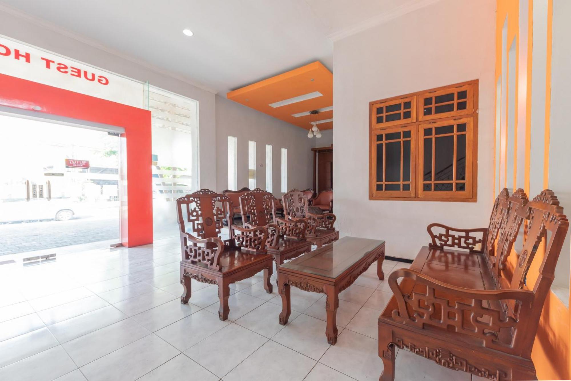 Reddoorz At Ciliwung Guest House Syariah Malang Ngoại thất bức ảnh
