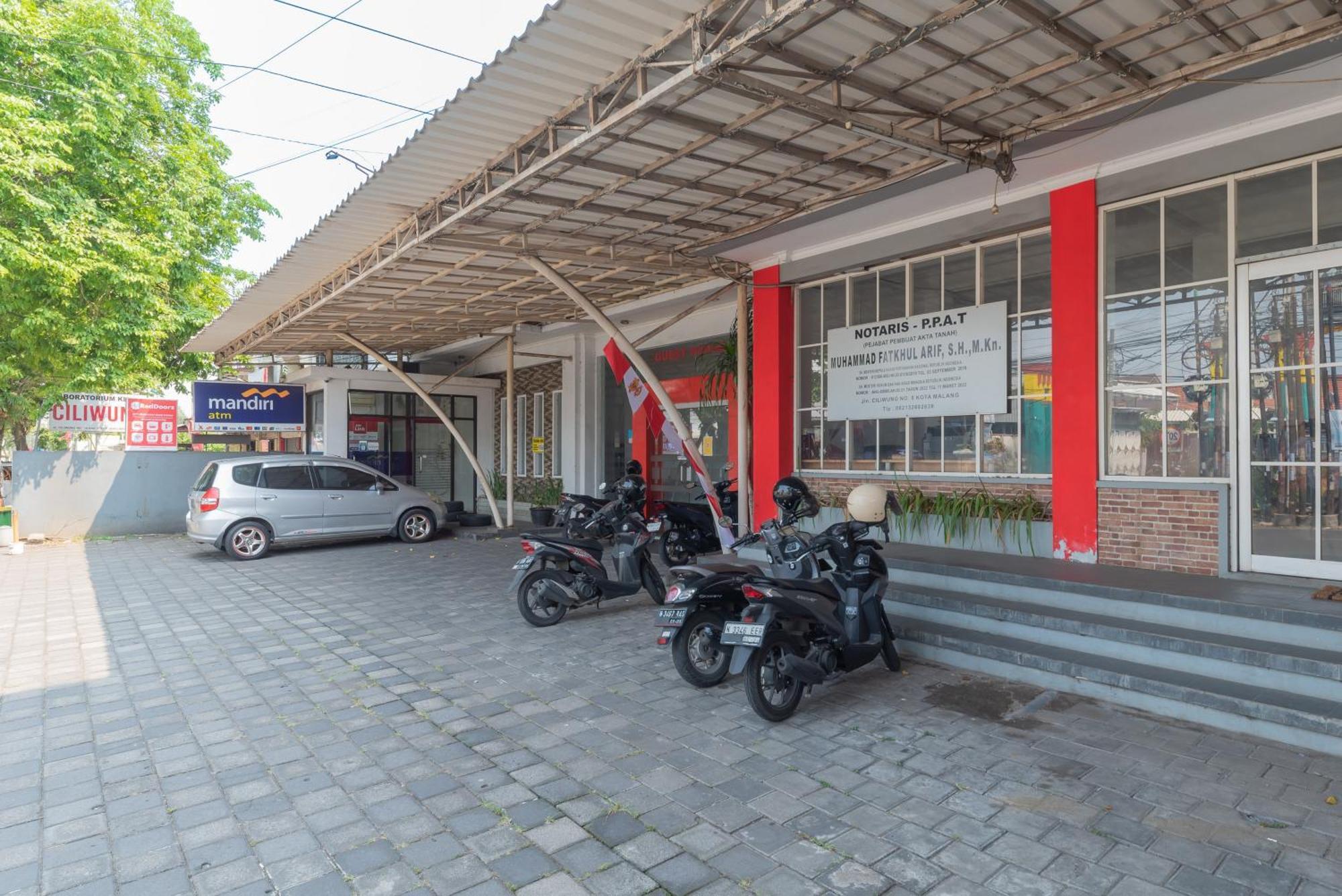 Reddoorz At Ciliwung Guest House Syariah Malang Ngoại thất bức ảnh