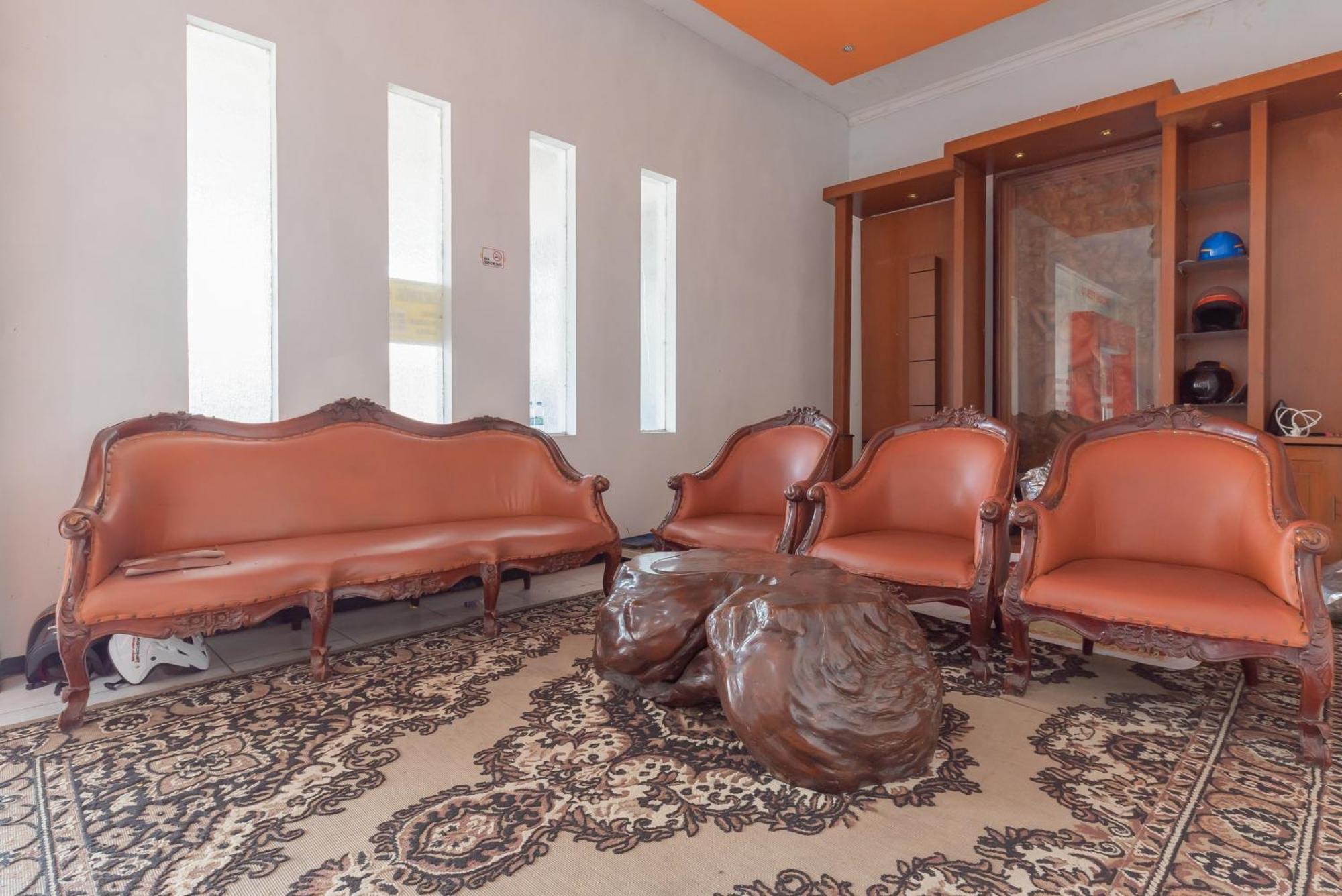 Reddoorz At Ciliwung Guest House Syariah Malang Ngoại thất bức ảnh
