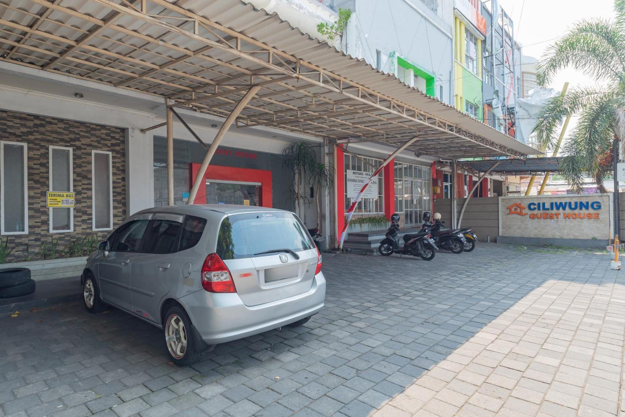Reddoorz At Ciliwung Guest House Syariah Malang Ngoại thất bức ảnh