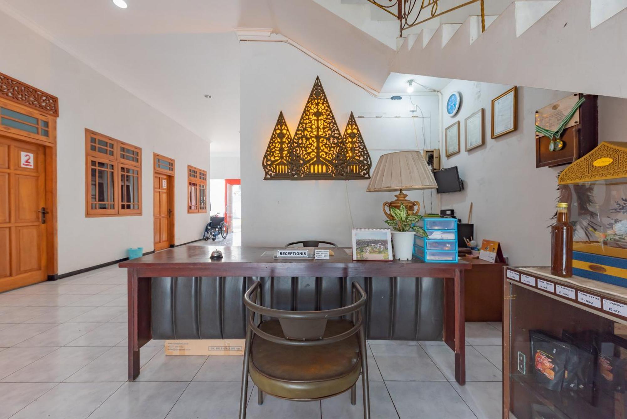 Reddoorz At Ciliwung Guest House Syariah Malang Ngoại thất bức ảnh