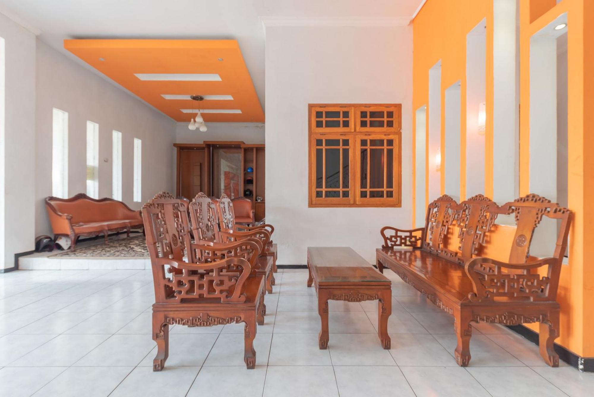Reddoorz At Ciliwung Guest House Syariah Malang Ngoại thất bức ảnh